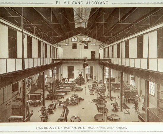 El Vulcano Alcoyano. Sala de ajuste y montaje de la maquinaria - vista parcial
